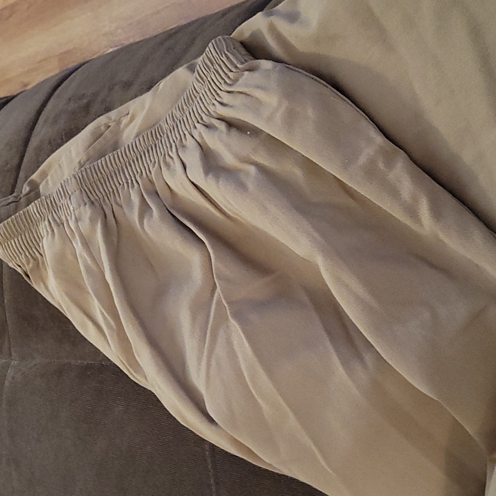 Tan pants/capris - Picture 3 of 7